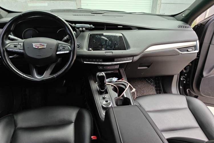 Used Cadillac XT4 2020 Revised Version 28T Two-Wheel Drive Leading Edition Center Console