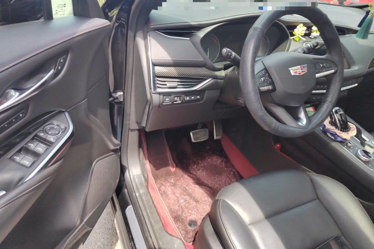 Used Cadillac XT4 2020 28T 4x4 Platinum Sport Edition Driver Seat