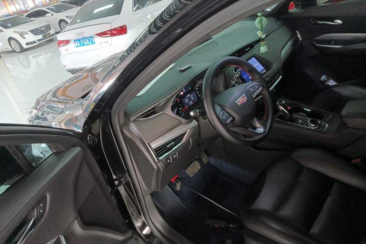 Used Cadillac XT4 2020 Revised Version 28T Two-Wheel Drive Leading Edition Driver Seat