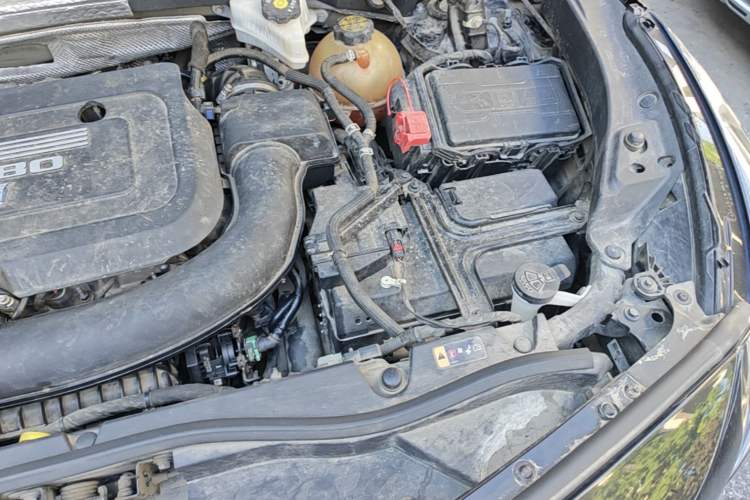 Used Cadillac XT4 2020 Revised Version 28T Two-Wheel Drive Tech Edition Engine Bay Left