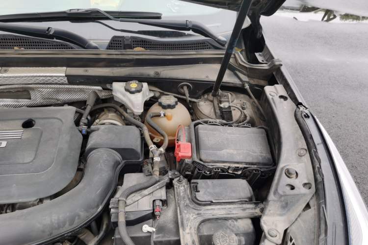 Used Cadillac XT4 2020 28T Two-Wheel-Drive Leading Version Engine Bay Left