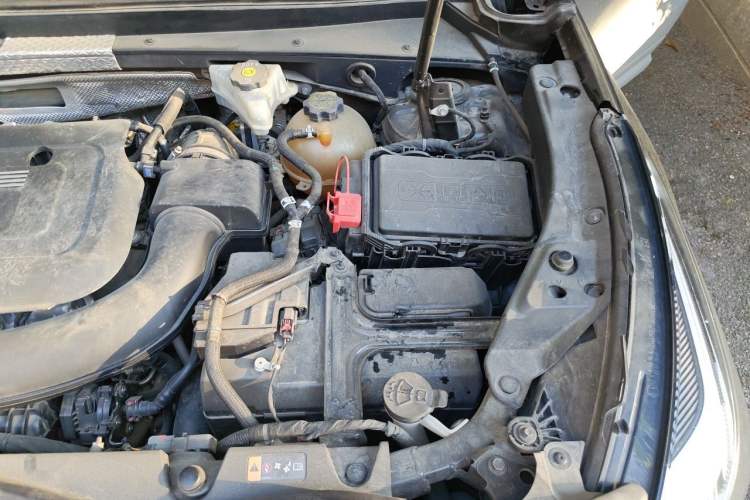 Used Cadillac XT4 2020 28T Two-Wheel-Drive Leading Version Engine Bay Left
