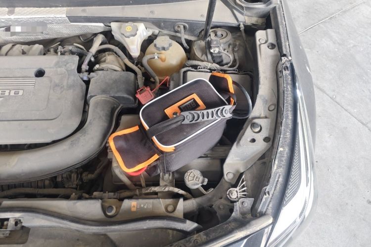 Used Cadillac XT4 2020 28T Two-Wheel-Drive Leading Version Engine Bay Left