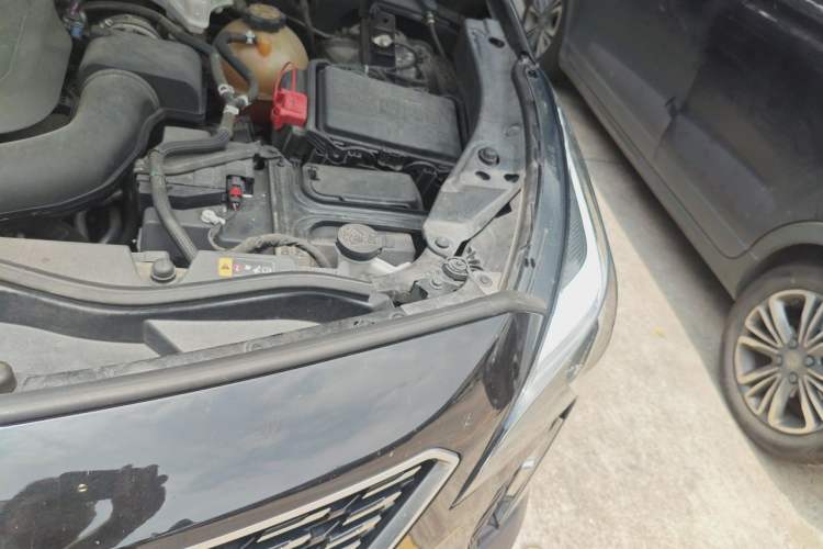 Used Cadillac XT4 2020 28T Two-Wheel-Drive Leading Version Engine Bay Left