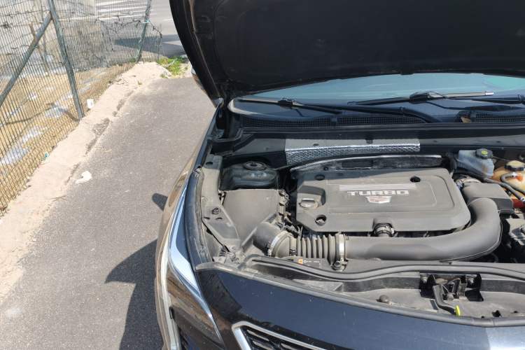 Used Cadillac XT4 2020 28T Two-Wheel-Drive Leading Version Engine Bay Right