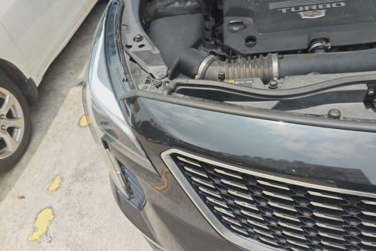 Used Cadillac XT4 2020 28T Two-Wheel-Drive Leading Version Engine Bay Right