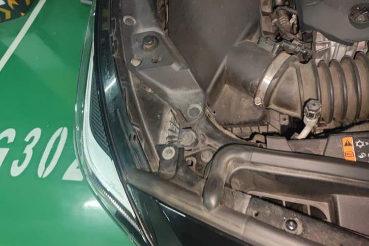 Used Cadillac XT4 2020 28T Two-Wheel Drive Luxury Sport Edition Engine Bay Right