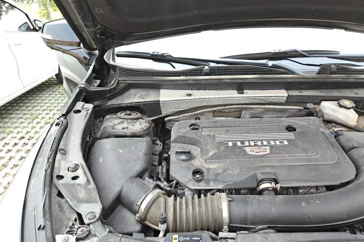 Used Cadillac XT4 2020 28T Two-Wheel-Drive Leading Version Engine Bay Right