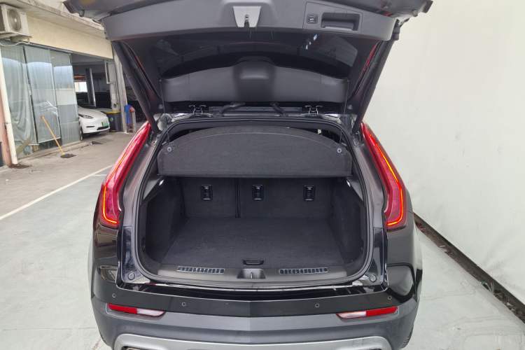 Used Cadillac XT4 2020 28T Two-Wheel-Drive Leading Version Exterior 11