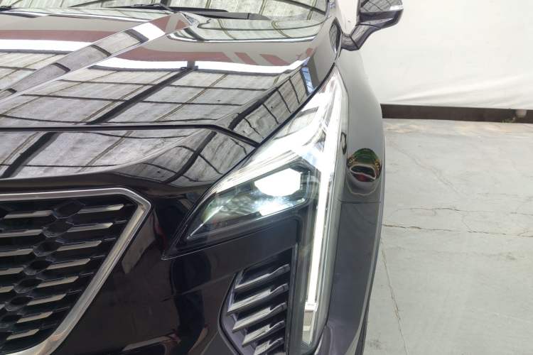 Used Cadillac XT4 2020 28T Two-Wheel-Drive Leading Version Exterior 2