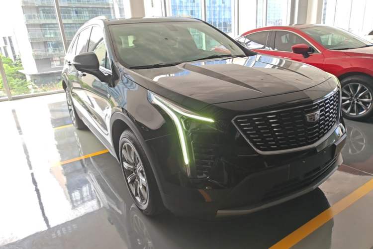 Used Cadillac XT4 2020 Revised Version 28T Two-Wheel Drive Leading Edition Front Right 45 Deg