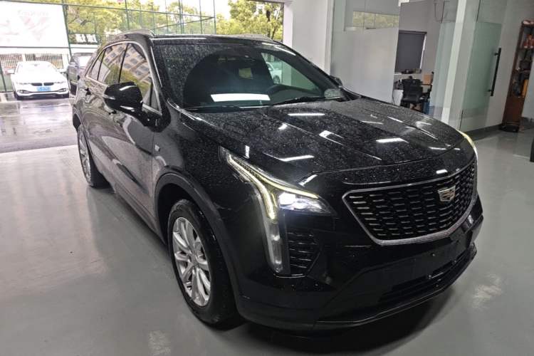 Used Cadillac XT4 2020 Revised Version 28T Two-Wheel Drive Tech Edition Front Right 45 Deg