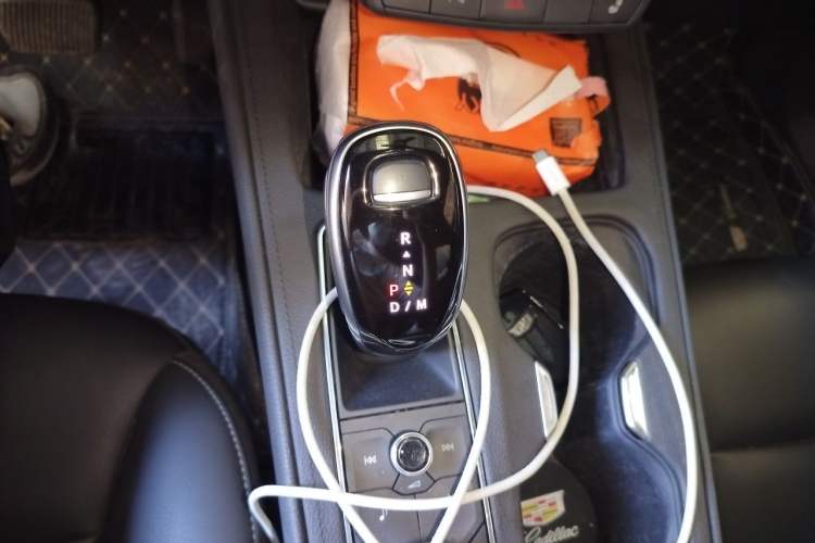 Used Cadillac XT4 2020 Revised Version 28T Two-Wheel Drive Luxury Edition Gear Lever