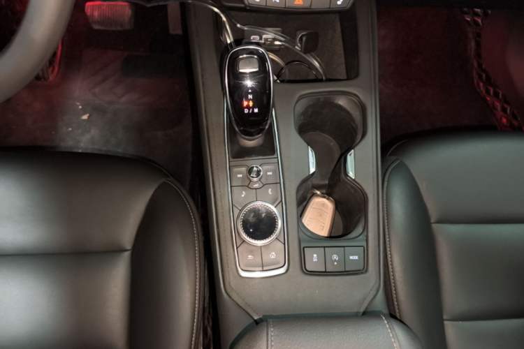Used Cadillac XT4 2020 Revised Version 28T Two-Wheel Drive Luxury Edition Gear Lever