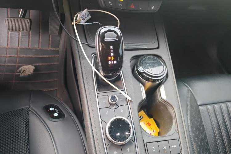 Used Cadillac XT4 2020 Revised Version 28T Two-Wheel Drive Leading Edition Gear Lever