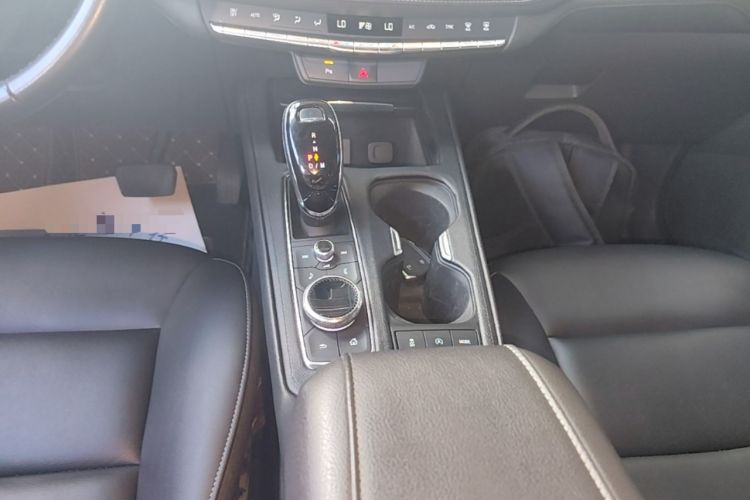 Used Cadillac XT4 2020 Revised Version 28T Two-Wheel Drive Tech Edition Gear Lever