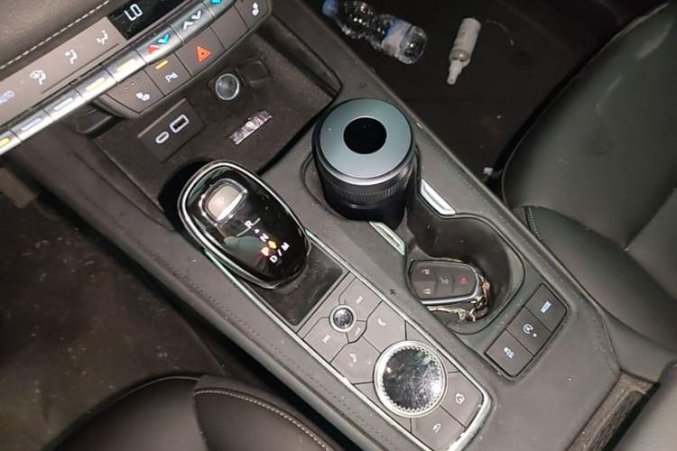 Used Cadillac XT4 2020 Revised Version 28T Two-Wheel Drive Luxury Edition Gear Lever