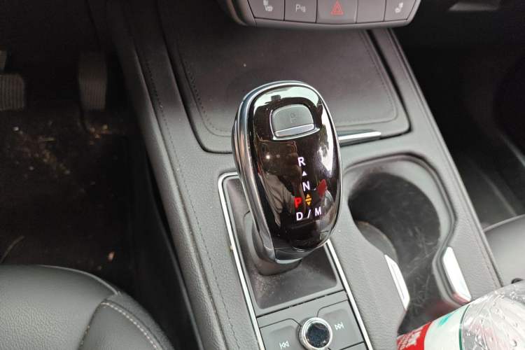Used Cadillac XT4 2020 Revised Version 28T Two-Wheel Drive Luxury Edition Gear Lever