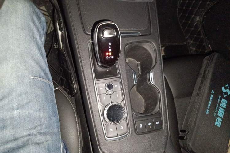 Used Cadillac XT4 2020 28T Two-Wheel Drive Tech Version Gear Lever