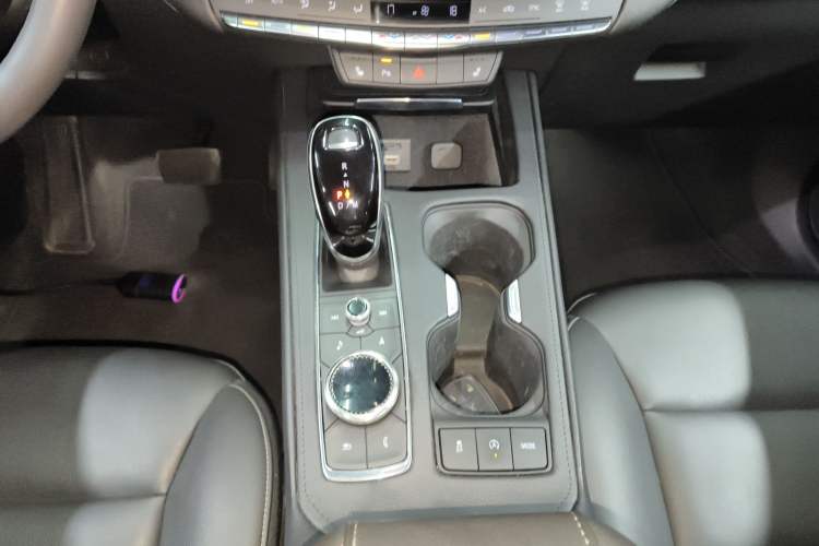 Used Cadillac XT4 2020 28T Two-Wheel-Drive Leading Version Gear Lever