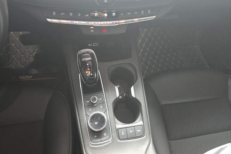 Used Cadillac XT4 2020 Revised Version 28T Two-Wheel Drive Tech Edition Gear Lever