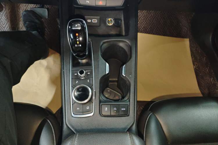 Used Cadillac XT4 2020 Revised Version 28T Two-Wheel Drive Tech Edition Gear Lever