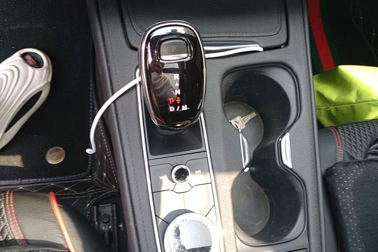Used Cadillac XT4 2020 Revised Version 28T Two-Wheel Drive Tech Edition Gear Lever