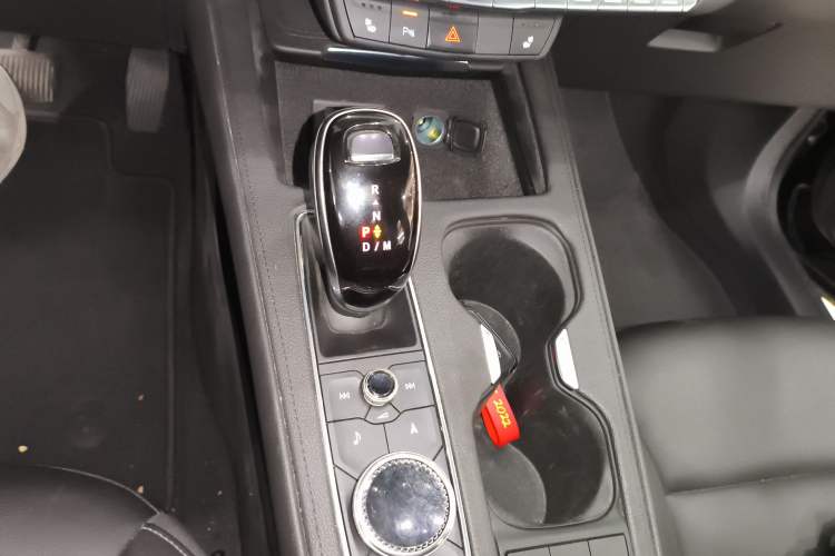 Used Cadillac XT4 2020 Revised Version 28T Two-Wheel Drive Leading Edition Gear Lever