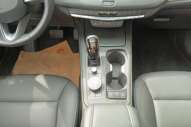 Used Cadillac XT4 2020 28T Two-Wheel-Drive Leading Version Gear Lever