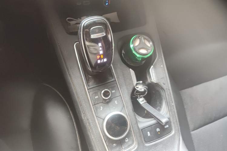 Used Cadillac XT4 2020 Revised Version 28T Two-Wheel Drive Tech Edition Gear Lever