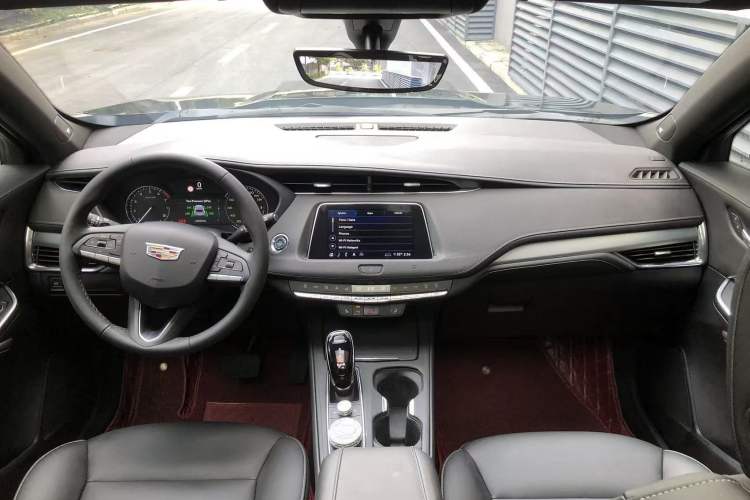 Used Cadillac XT4 2020 Revised Version 28T Two-Wheel Drive Leading Edition Headliner