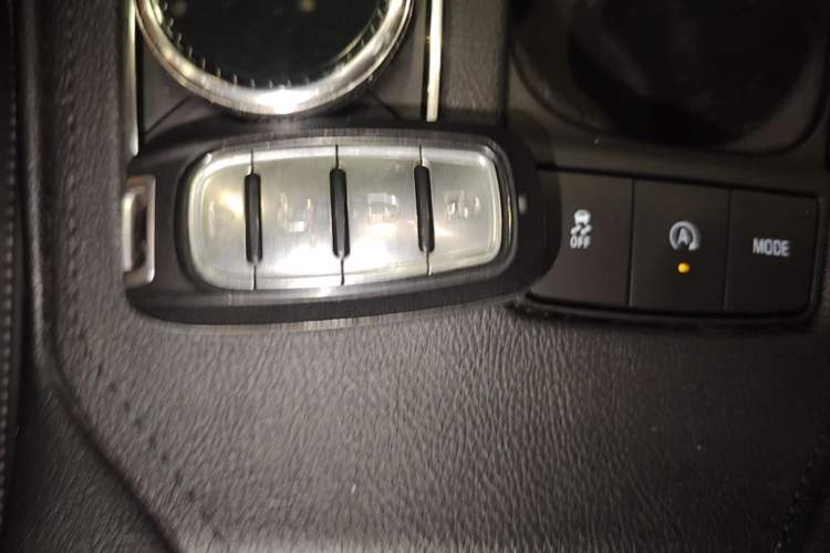 Used Cadillac XT4 2020 28T Two-Wheel-Drive Leading Version Interior 1