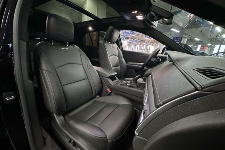 Used Cadillac XT4 2020 28T Two-Wheel-Drive Leading Version Interior 10