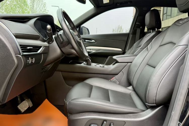 Used Cadillac XT4 2020 Revised Version 28T Two-Wheel Drive Leading Edition Interior 2