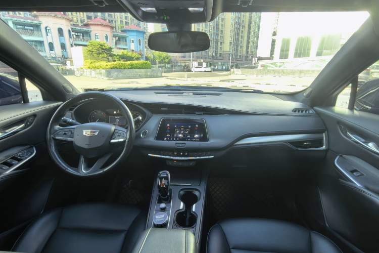 Used Cadillac XT4 2020 Revised Version 28T Two-Wheel Drive Leading Edition Interior 2