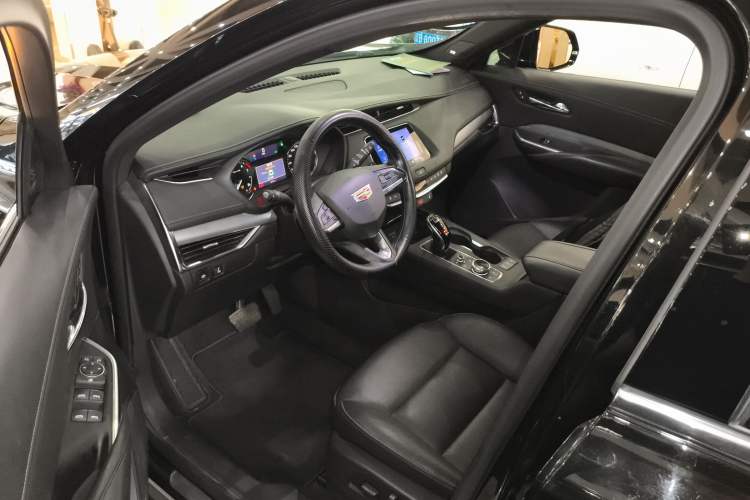 Used Cadillac XT4 2020 Revised Version 28T Two-Wheel Drive Leading Edition Interior 3