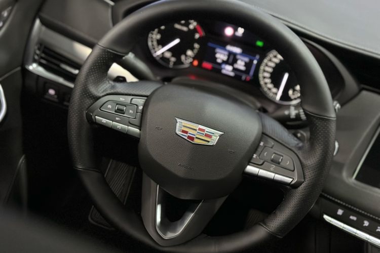 Used Cadillac XT4 2020 28T Two-Wheel-Drive Leading Version Interior 5