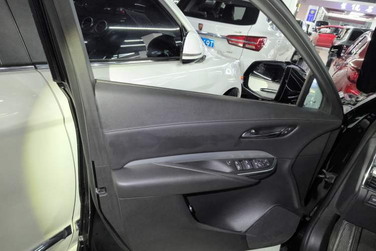 Used Cadillac XT4 2020 28T Two-Wheel-Drive Leading Version Interior 7