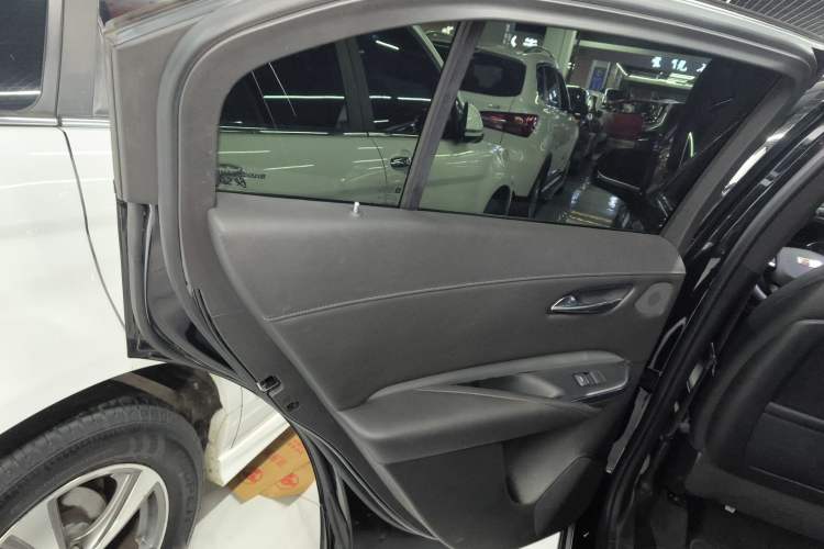 Used Cadillac XT4 2020 28T Two-Wheel-Drive Leading Version Interior 8