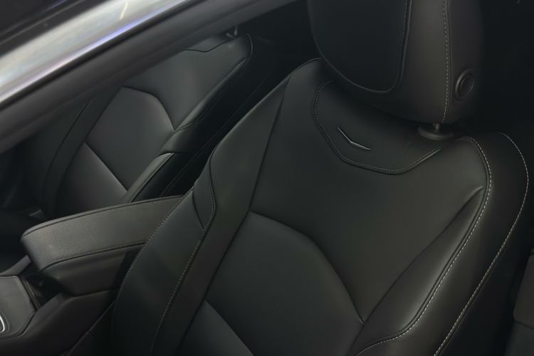 Used Cadillac XT4 2020 28T Two-Wheel-Drive Leading Version Interior 9