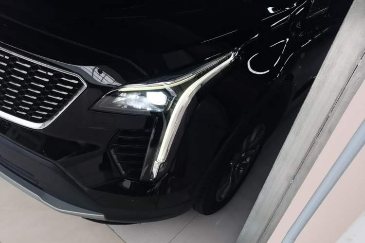 Used Cadillac XT4 2020 Revised Version 28T Two-Wheel Drive Luxury Edition Left Front Headlight