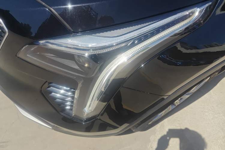 Used Cadillac XT4 2020 28T Two-Wheel-Drive Leading Version Left Front Headlight