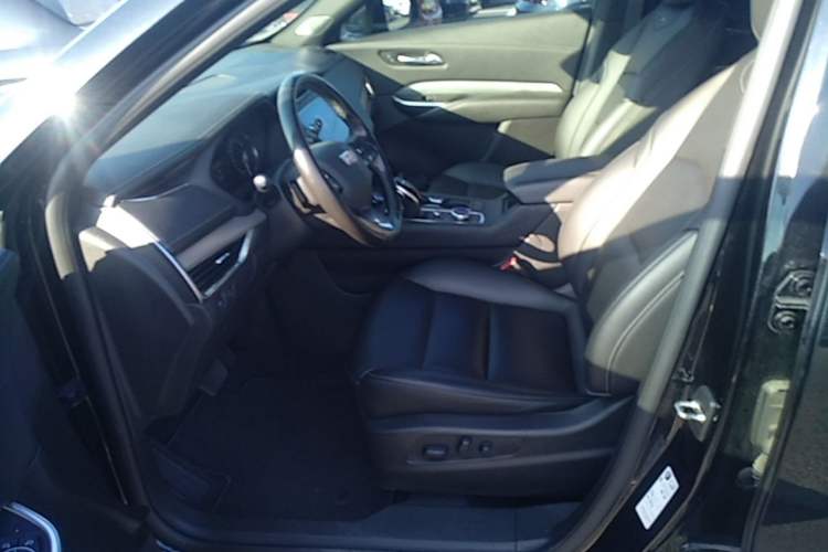 Used Cadillac XT4 2020 28T Two-Wheel-Drive Leading Version Left Front Seat