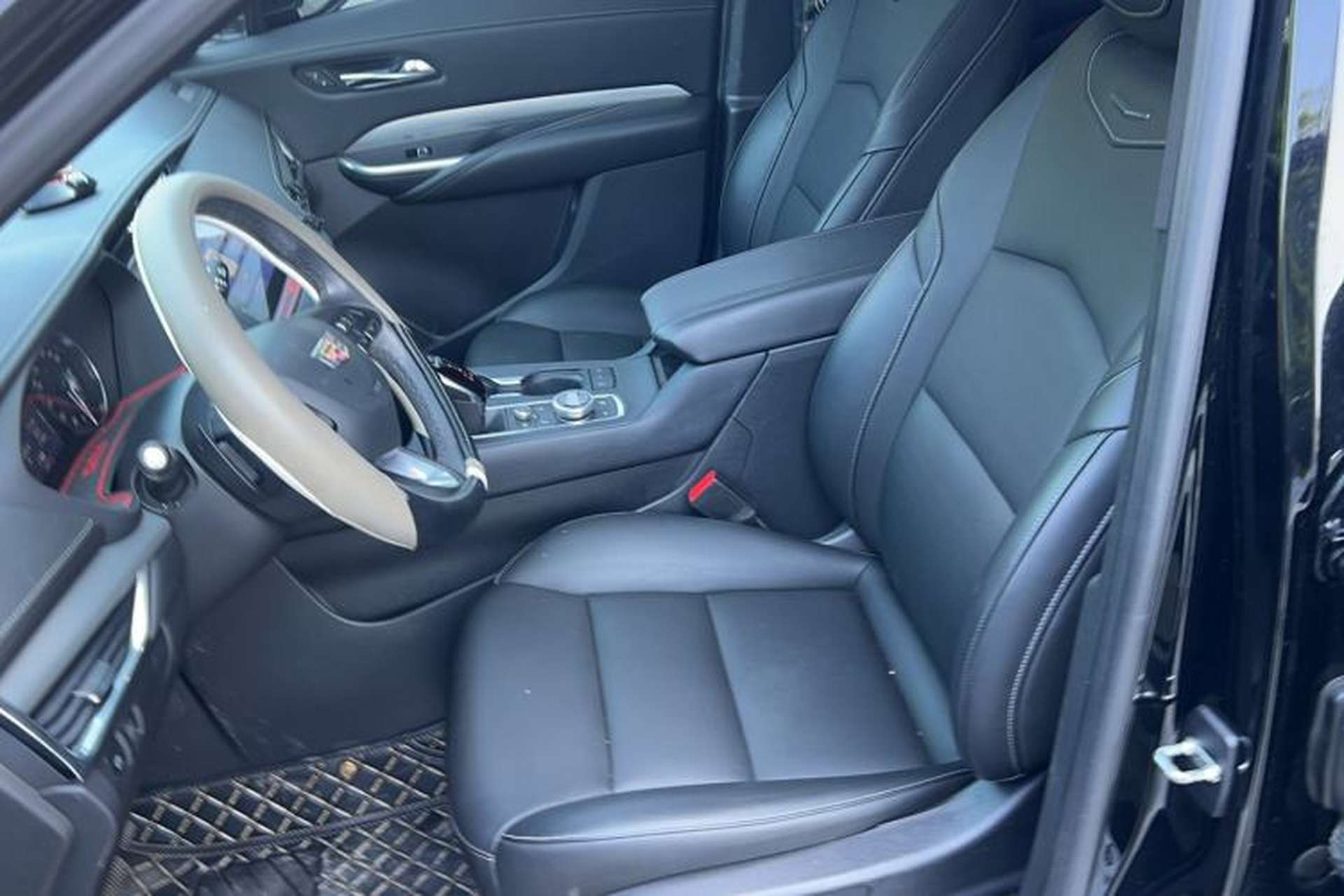 Used Cadillac XT4 2020 Revised Version 28T Two-Wheel Drive Luxury Edition Left Front Seat
