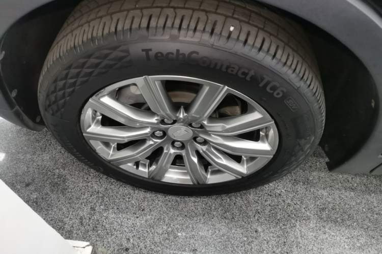 Used Cadillac XT4 2020 28T Two-Wheel-Drive Leading Version Left Front Wheel Hub