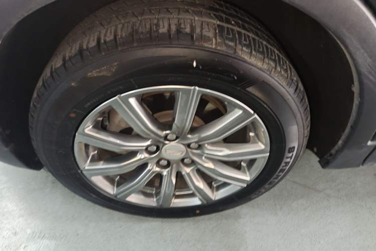 Used Cadillac XT4 2020 28T Two-Wheel-Drive Leading Version Left Front Wheel Hub