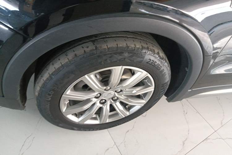 Used Cadillac XT4 2020 Revised Version 28T Two-Wheel Drive Leading Edition Left Front Wheel Hub