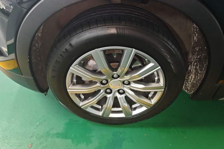 Used Cadillac XT4 2020 28T Two-Wheel-Drive Leading Version Left Front Wheel Hub