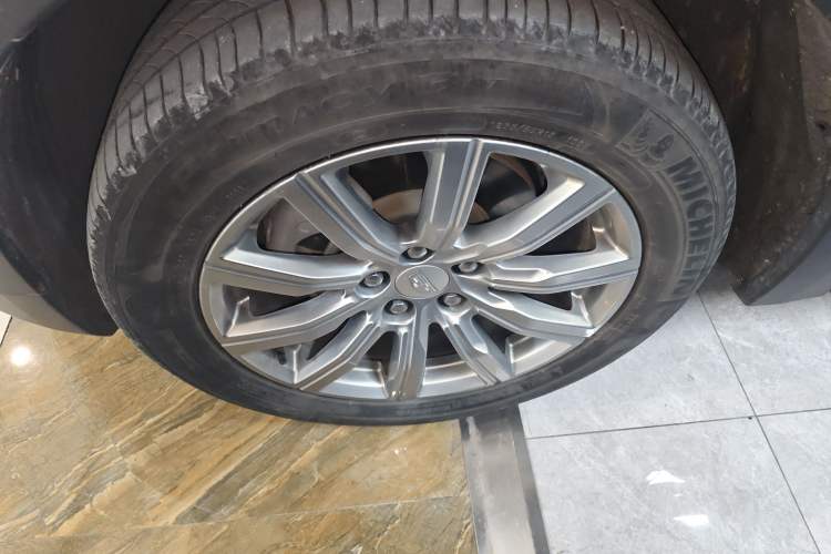 Used Cadillac XT4 2020 Revised Version 28T Two-Wheel Drive Leading Edition Left Front Wheel Hub