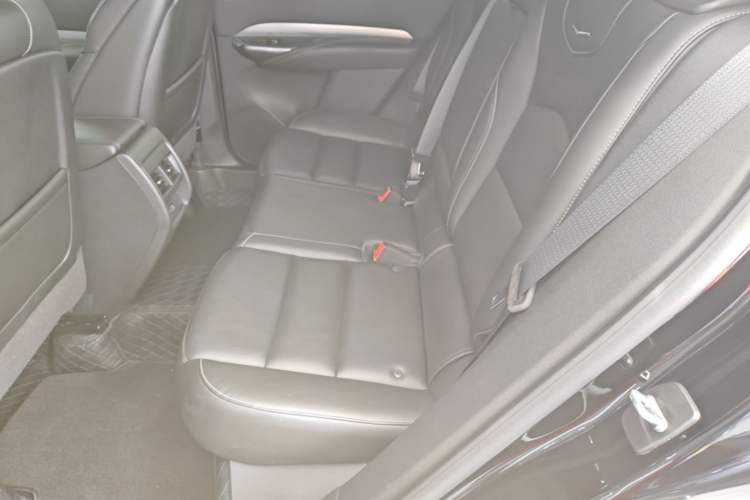 Used Cadillac XT4 2020 Revised Version 28T Two-Wheel Drive Leading Edition Left Rear Seat